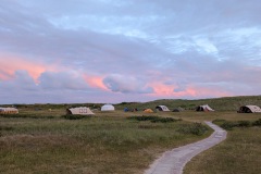 Der Zeltplatz mit der Düne.