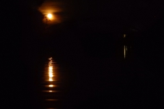 Der Kanal bei Nacht.